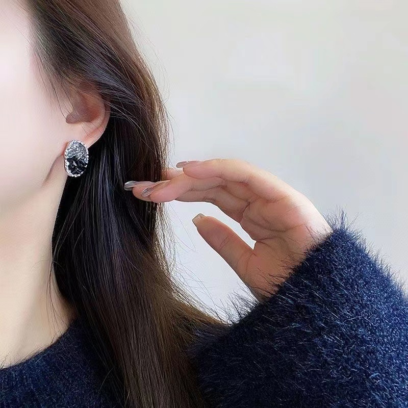 Versi Korea High-end Logam Tidak Teratur Kristal Zirkon Gaya Anting Wanita