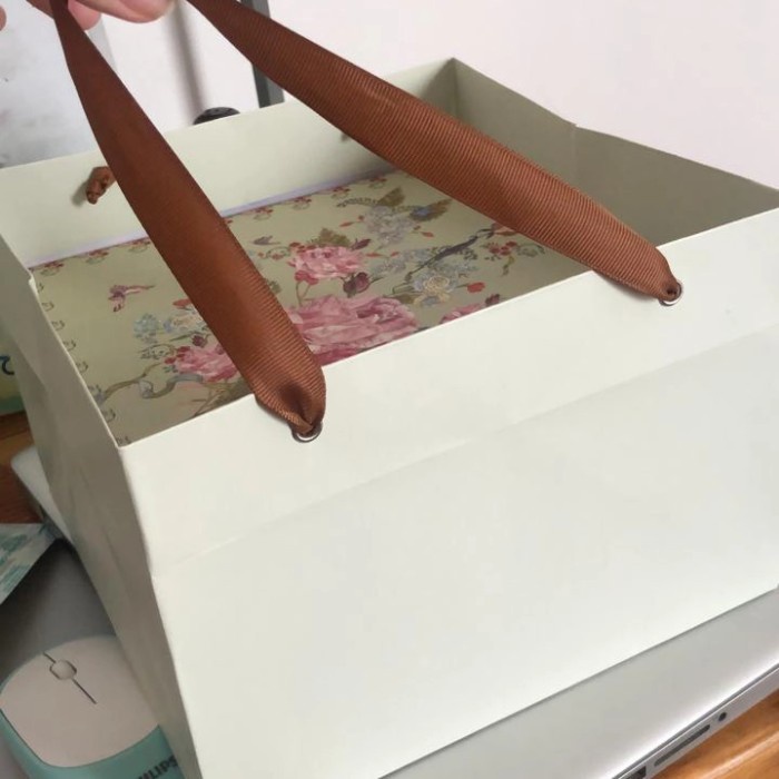 

⭐BISA COD⭐ Hardbox dan Paperbag Custom Jella