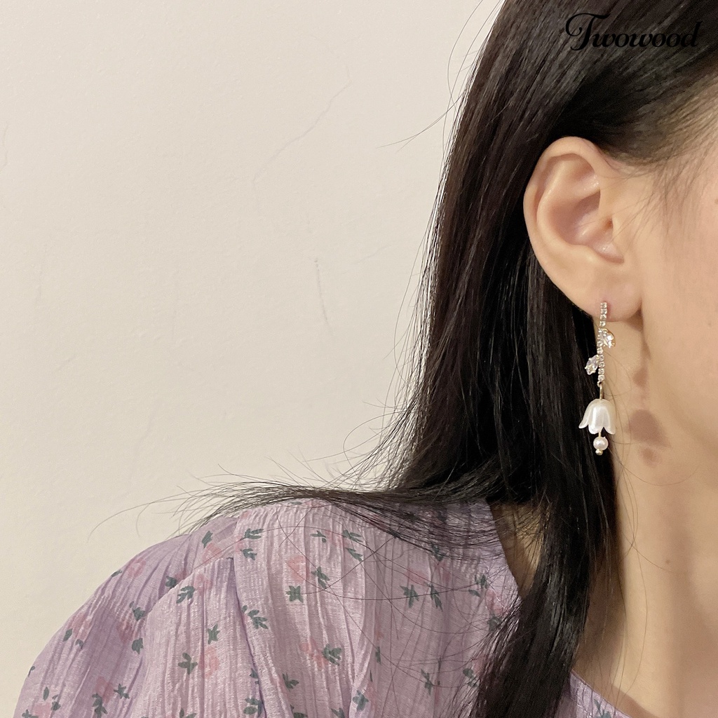 Twowood 1pasang Anting Menjuntai Elegan Temperamen Hadiah Fashion Perhiasan Berlian Imitasi Tertanam Bunga Drop Earrings Untuk Pacaran