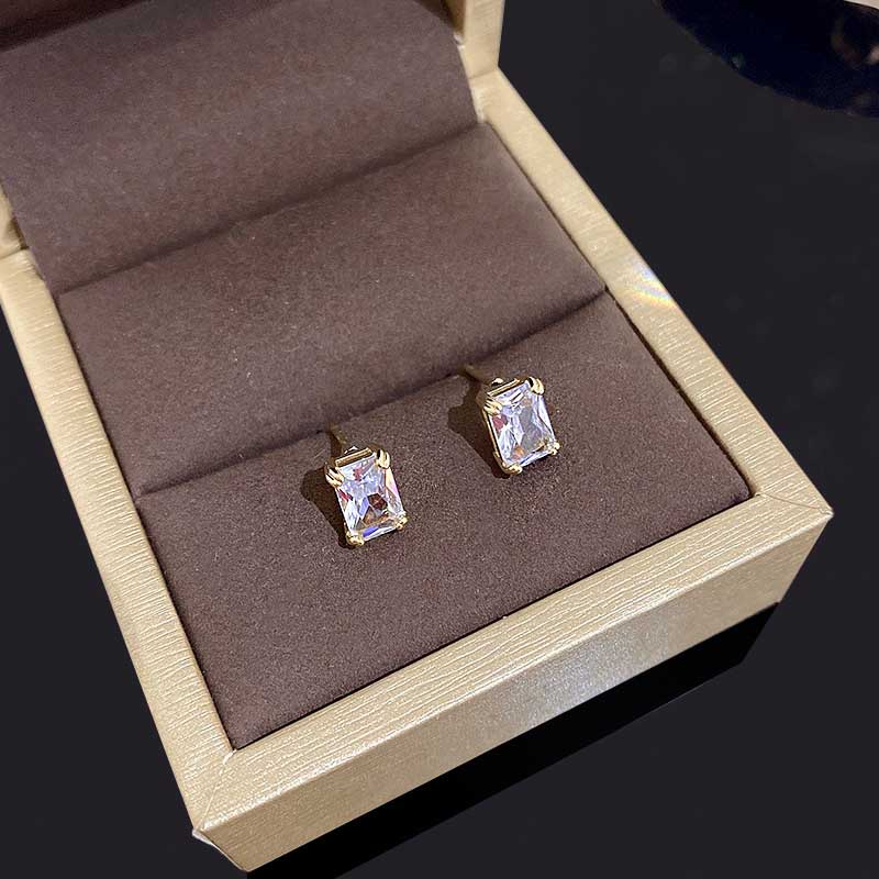 Korea Sederhana Persegi Panjang Kristal Zirkon Emas Baja Titanium Elegan Wanita Fashion Perhiasan Stud Earrings