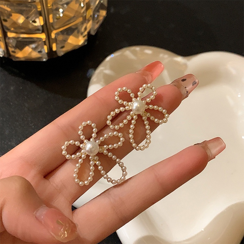 Anting Bunga Mutiara Gaya Korea Elegan