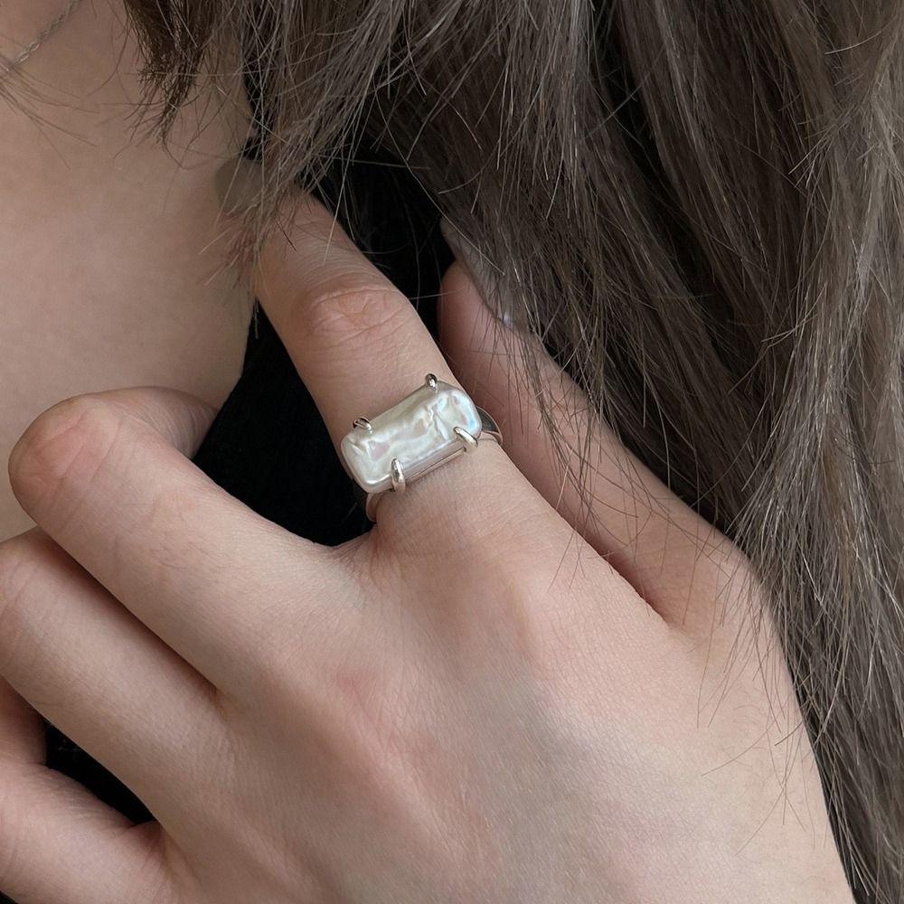 Needway  Wanita Pembukaan Cincin Kepribadian Unik Indah Mutiara Jari Cincin Niche Desain Busur Tembaga Sederhana Gaya Korea Cincin