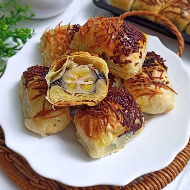 

Bolen pisang coklat keju mix cemilan jajanan pasar murah enak/Pack isi 8