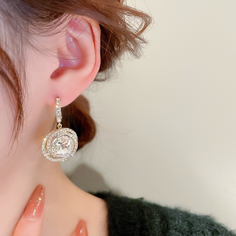 Anting Berlian Penuh Korea Fashion Berlian Dibungkus Anting Bulat Memakai Aksesoris Untuk Wanita