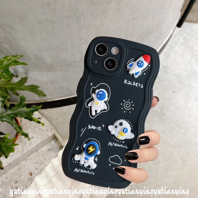 Kartun Lucu Boneka 3D Astronot Casing Luar Angkasa Realme C12 C15 56i C21Y C33 C11 C25 C30 C35 C25Y C25s 10 9i 8 8i 7i 5i 7 5s C20 8Pro C20A 9Pro+9c3 C17 Lembut Bergelombang Tepi Hitam Case