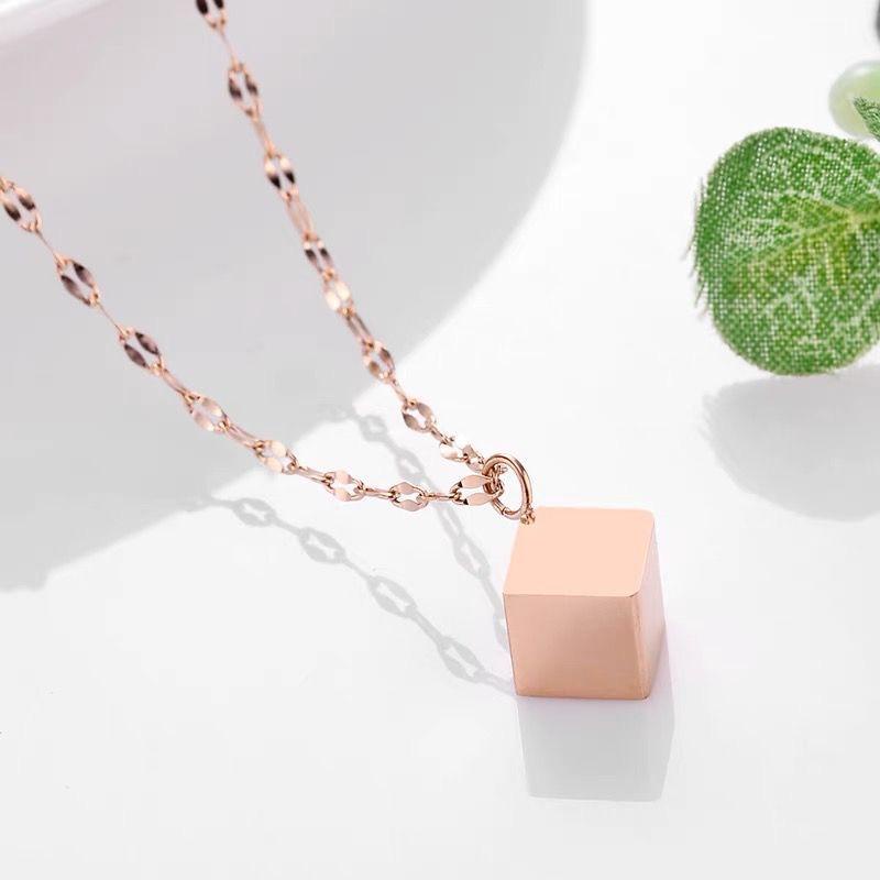 Kalung Titanium Liontin Kubus Simple