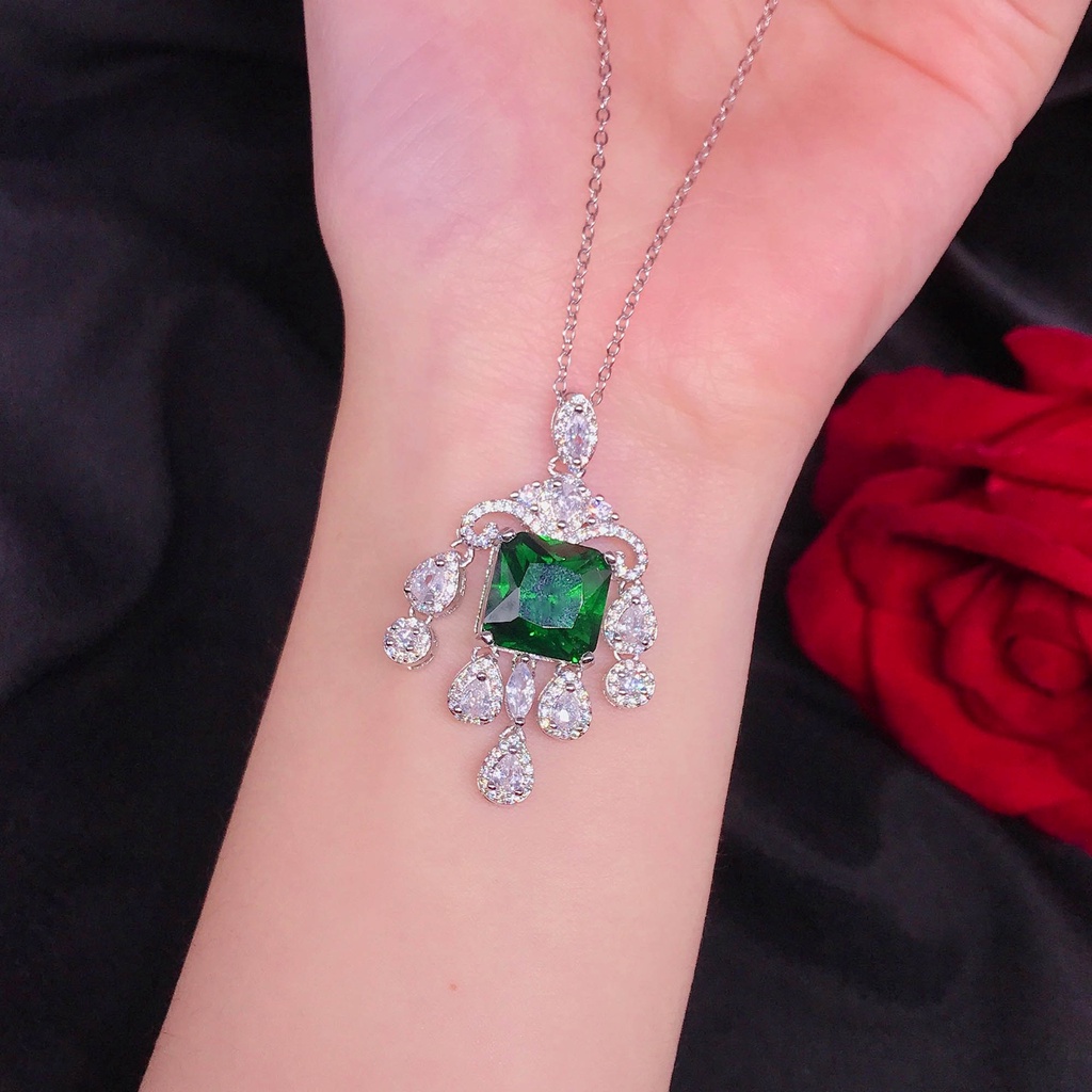 Goldkingdom Fashion Perhiasan Aksesoris Ready Stock Baru Perak Zamrud Kalung Desain Mewah Penuh Berlian Square Drop Pendant
