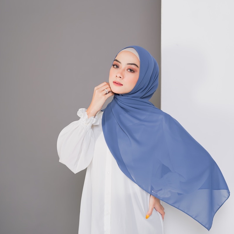 Hijab Jilbab Pashmina Ceruty Baby Doll  Premium Terbaru 2023 By Mardhatillah Warna biru denim - blue