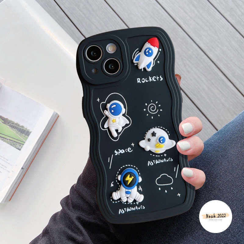 IPHONE Casing Kartun Tepi Bergelombang Kompatibel Untuk Iphone14Plus11 Pro Max7 6s 8 6 Plus 11 13 12 14 Pro Max XR X XS Max SE 2020 Boneka 3D Lucu Astronot Space Soft Tpu Phone Cover