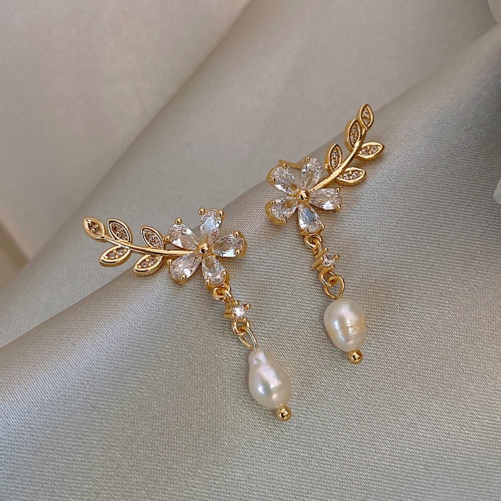 Anting Pejantan Mutiara Nanas Wanita Fashion Korea Perhiasan Indah