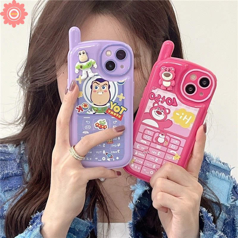 IPHONE 3d Kartun Toy Story Strawberry Bear Manyo Case Kompatibel Untuk Iphone11 7Plus XR 13 14 12 Pro Max7 8 Plus X XS MAX SE 2020 Kepribadian Retro Bentuk Telepon Lembut Tpu Cover