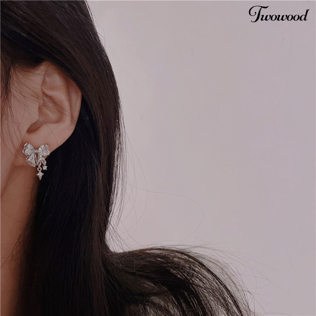 Twowood 1pasang Drop Earrings Temperamen Geometris Cubic Zirconia Eye-catching Tahan Aus Dekorasi High-end Sparkling Bows Pendant Earrings Perhiasan Aksesori