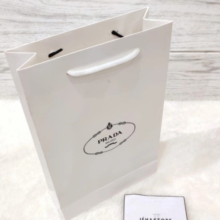 

⭐BISA COD⭐ PAPER BAG MERK PRADA ORIGINAL PUTIH