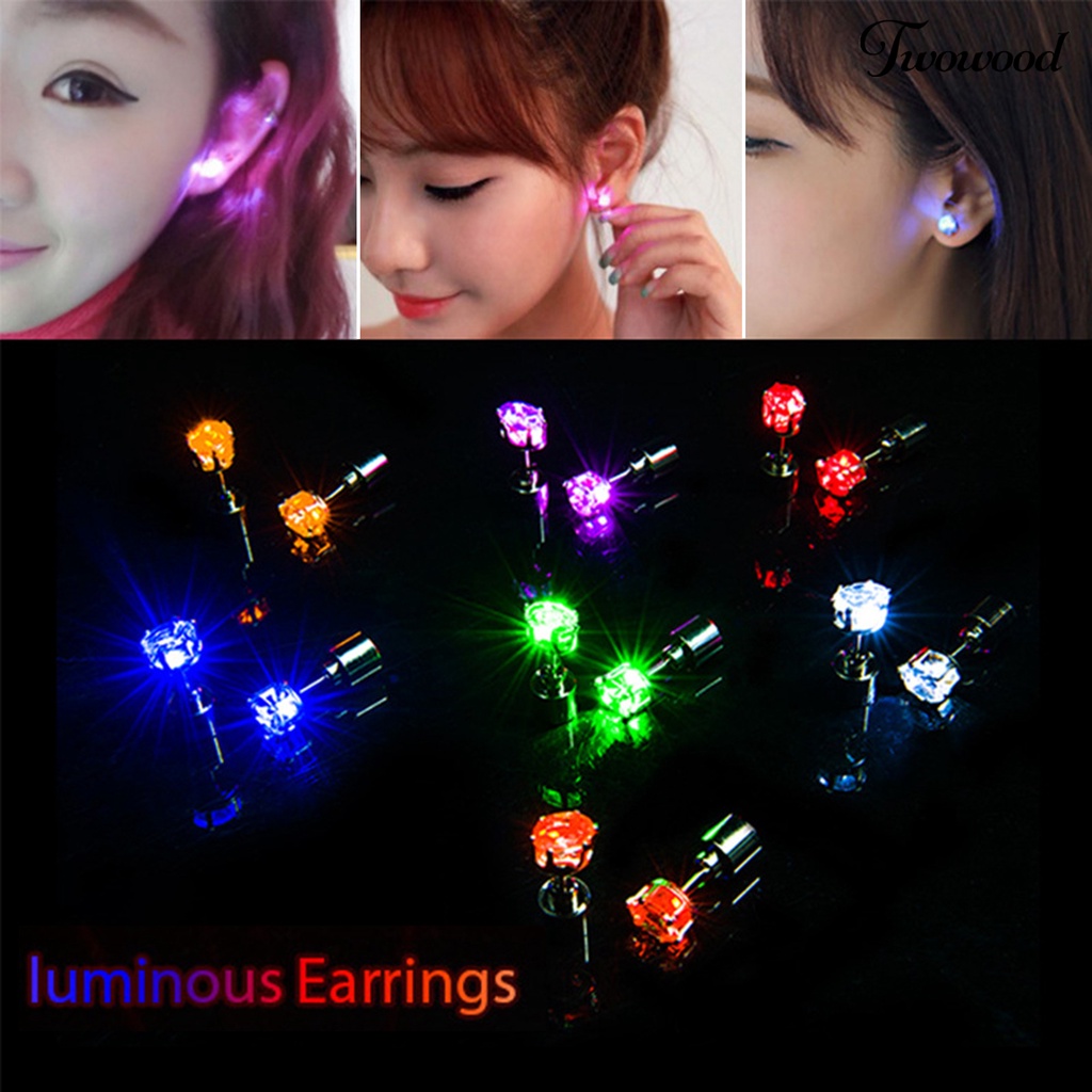 Twowood 1Pc Ear Stud Berkedip Eye-catching Transparansi Tinggi Buatan Tangan Kristal Imitasi Hias Portable LED Wanita Stud Earring Aksesoris Wanita