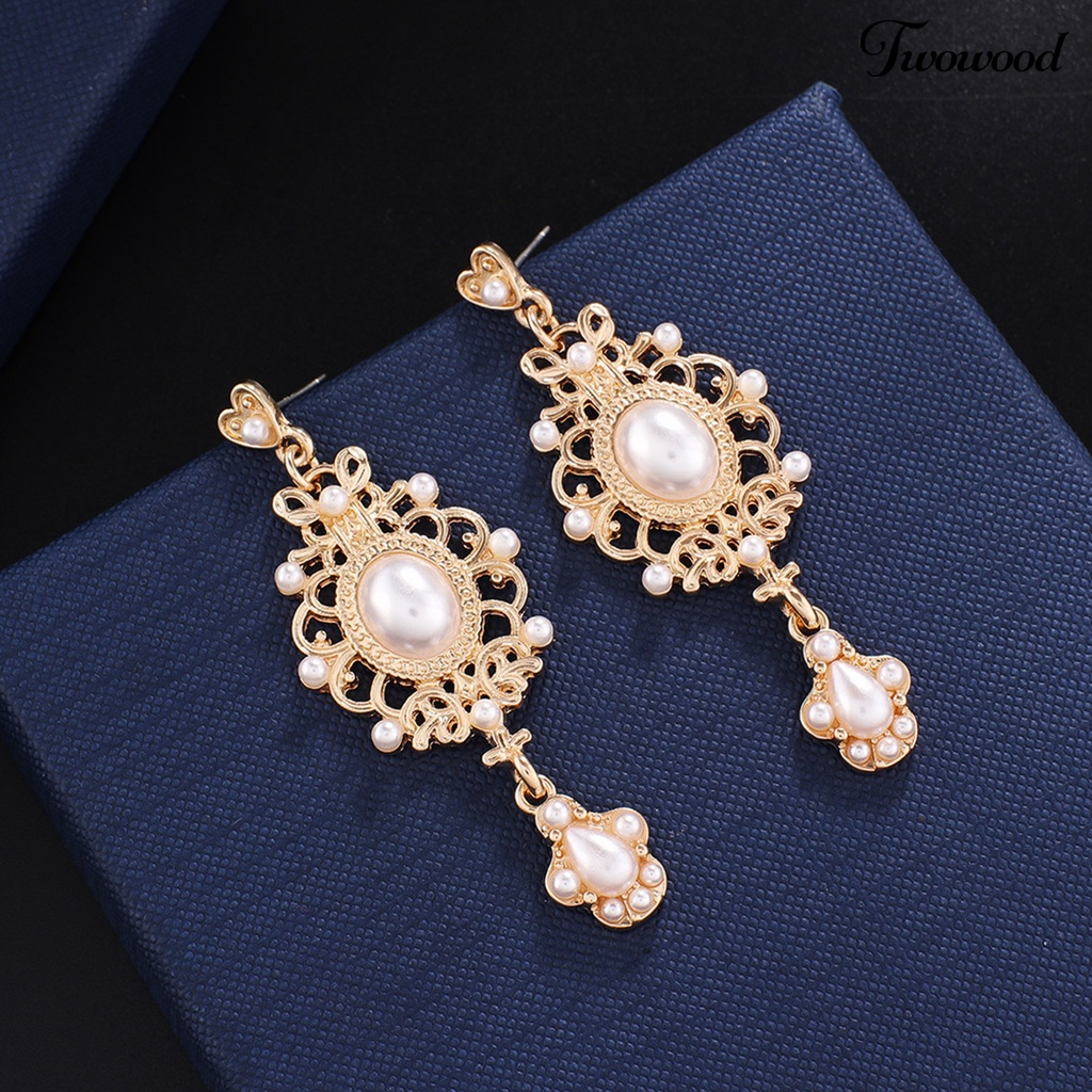 Twowood 1pasang Anting Menjuntai Desain Pengadilan Kerajaan Mutiara Imitasi Pola Geometris Temperamen Klasik Berdandan Hias Pengadilan Retro Baroque Stud Earrings Perhiasan Fashion