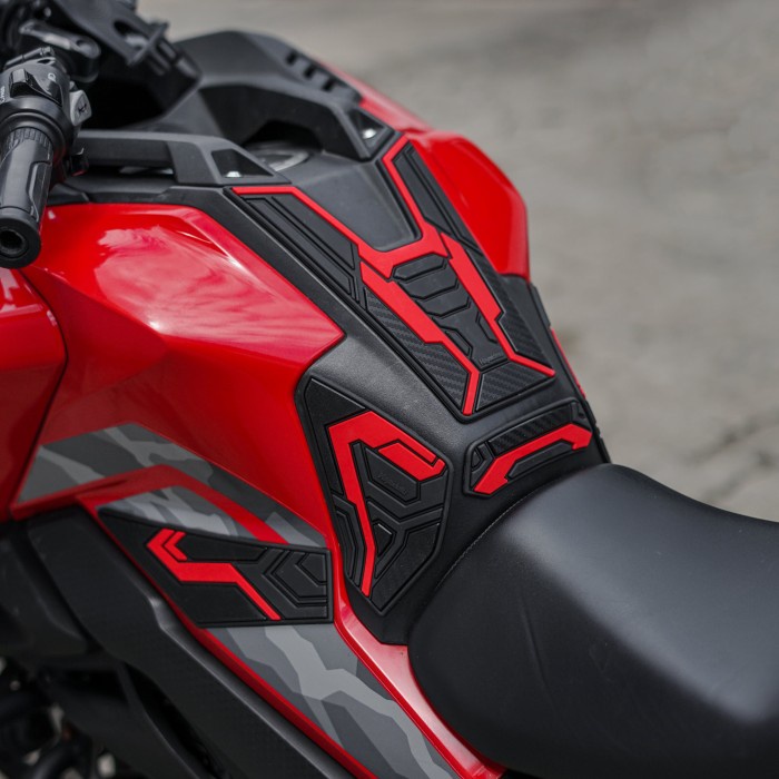 Hayaidesu Tank Pad CB150X - Hitam