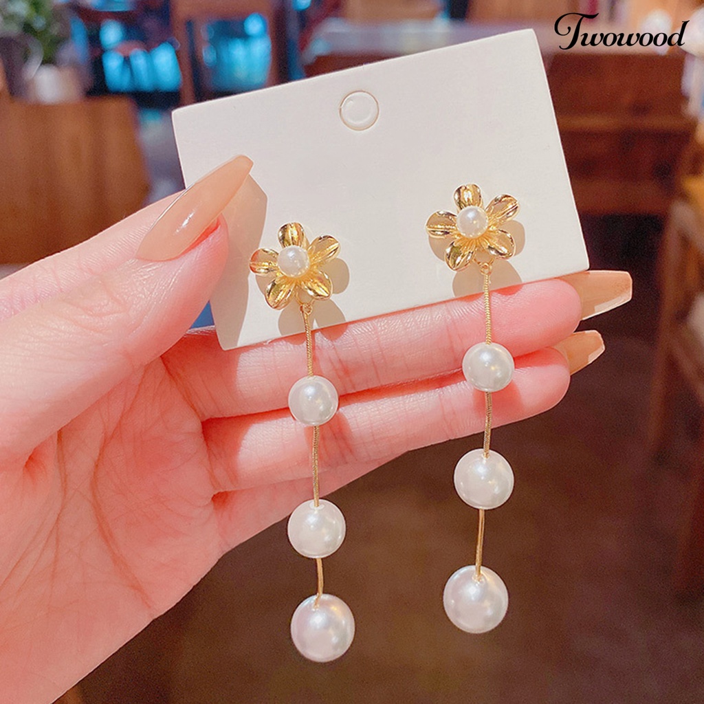 Twowood 1pasang Anting Pejantan Bunga Emas Dainty Elegan Berkilau Mutiara Imitasi Rumbai Menjuntai Anting Fashion Perhiasan