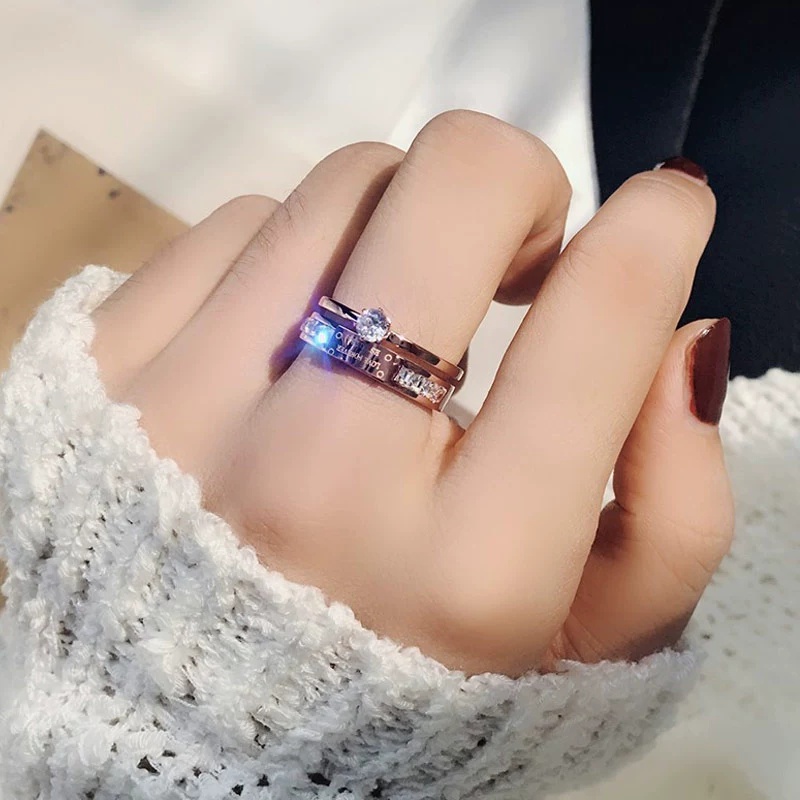 Cincin titanium Baris Dua Permata Anti Karat Tidak Luntur Emas 18K Wanita sparkle diamond zircon lettering