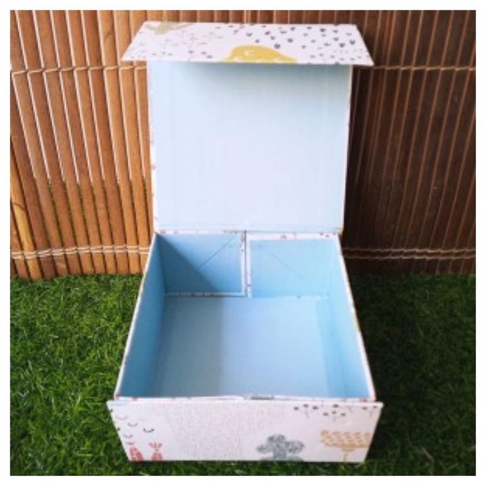 

⭐BISA COD⭐ Paper Gift Box Tebal perekat magnet / Kotak Kado Persegi - Pink - Biru
