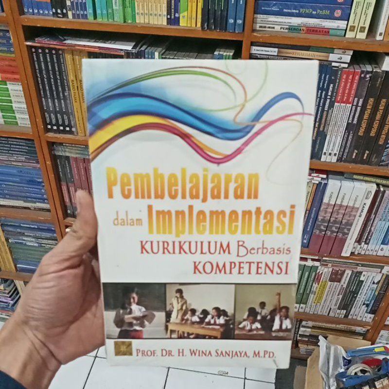 

buku pembelajaran dalam implementasi kurikulum berbasis kompetensi