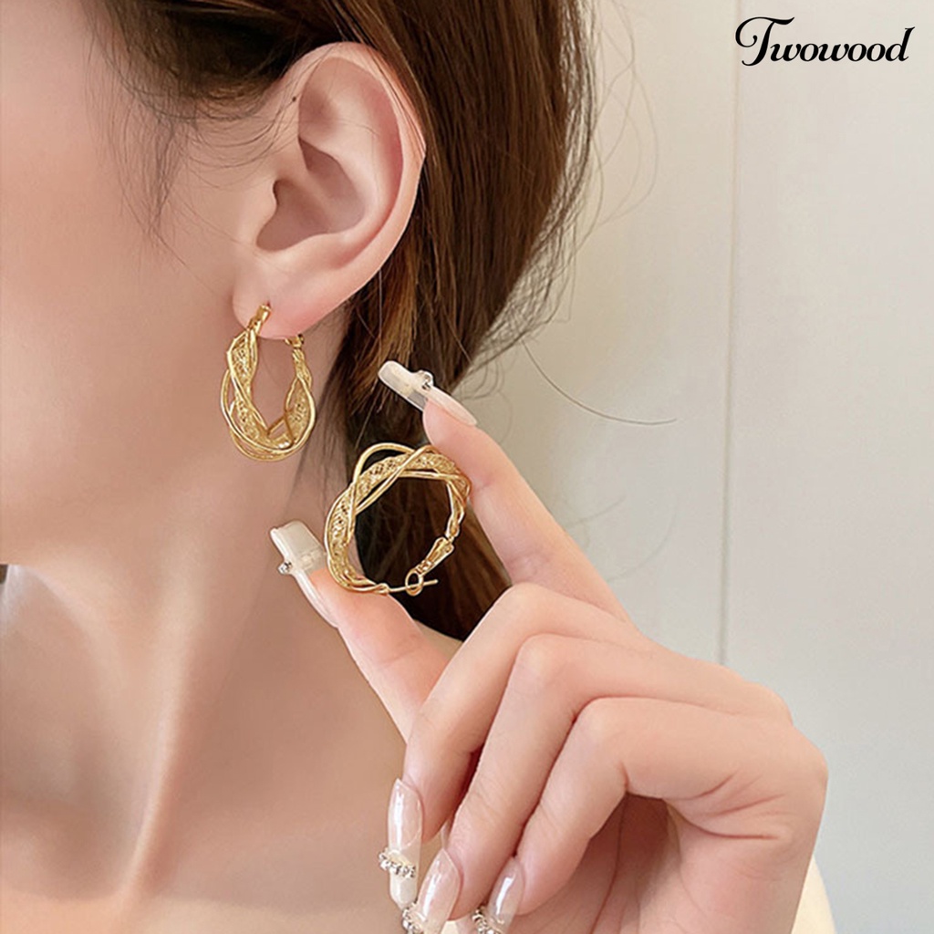 Twowood 1pasang Anting Hoop Besar Geometris Memutar Berongga Logam Lingkaran Anting Perhiasan Fashion