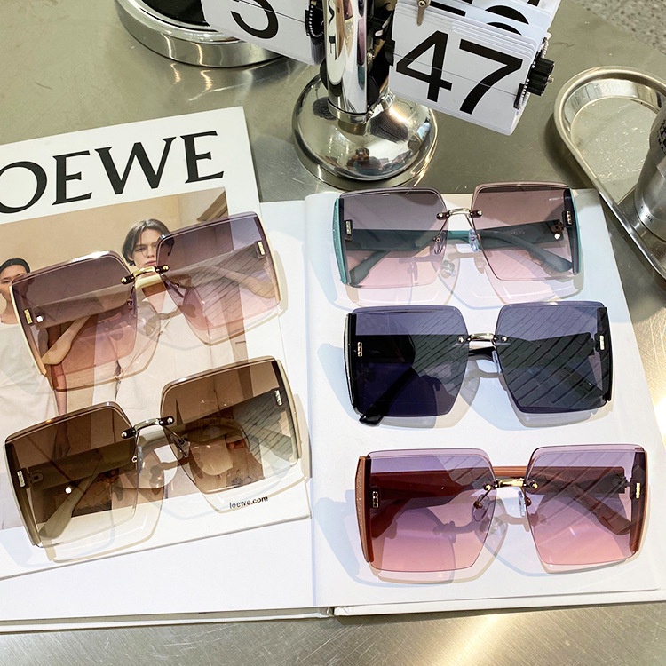 Kacamata Hitam Pantai Bingkai Persegi Untuk Wanita Oversize frame besar