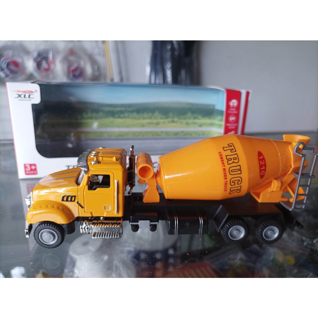 Diecast Truk Mixer Konstruksi Alloy Mainan Miniatur Mobil Truck Molen

- SNI
- Bahan Metal Untuk Kep