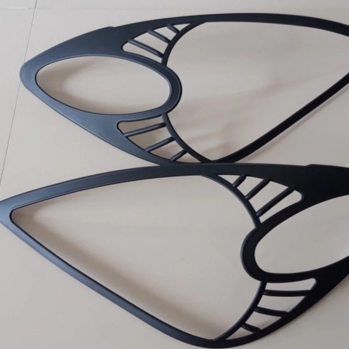garnish list cover lampu depan hitam doff Avanza Xenia 2004-2006 Variasi Mobil