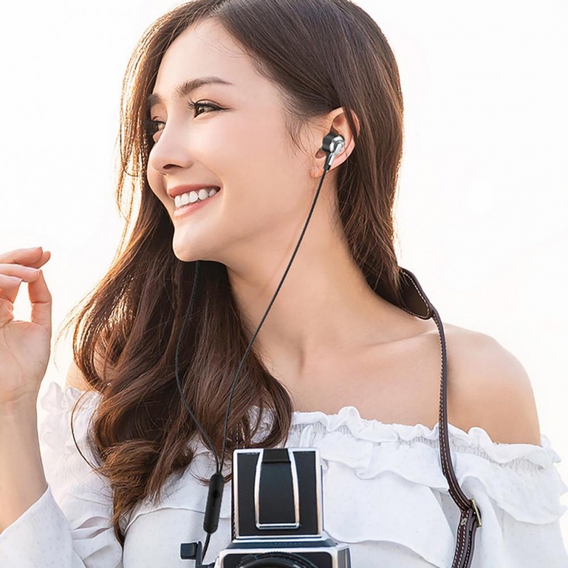 H8 Earphone Kabel In-ear Bass Kuat Kawat Kontrol 3.5mm Sport Earbuds Headset Gaming Untuk Ponsel