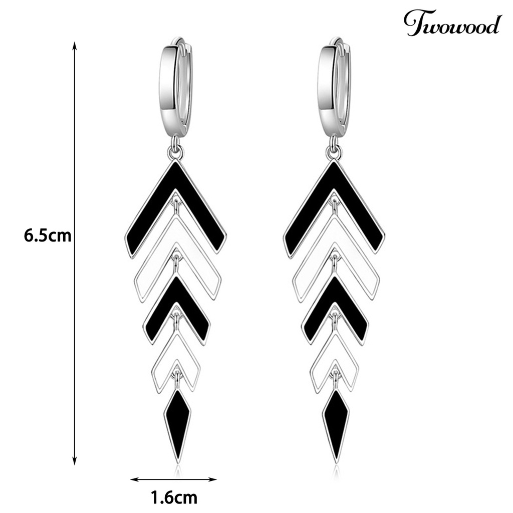 Twowood 1pasang Liontin Anting Kepribadian Geometris Hitam Putih Warna Kontras Rumbai Panjang Retro Temperamen Hoop Earrings Perhiasan Aksesori