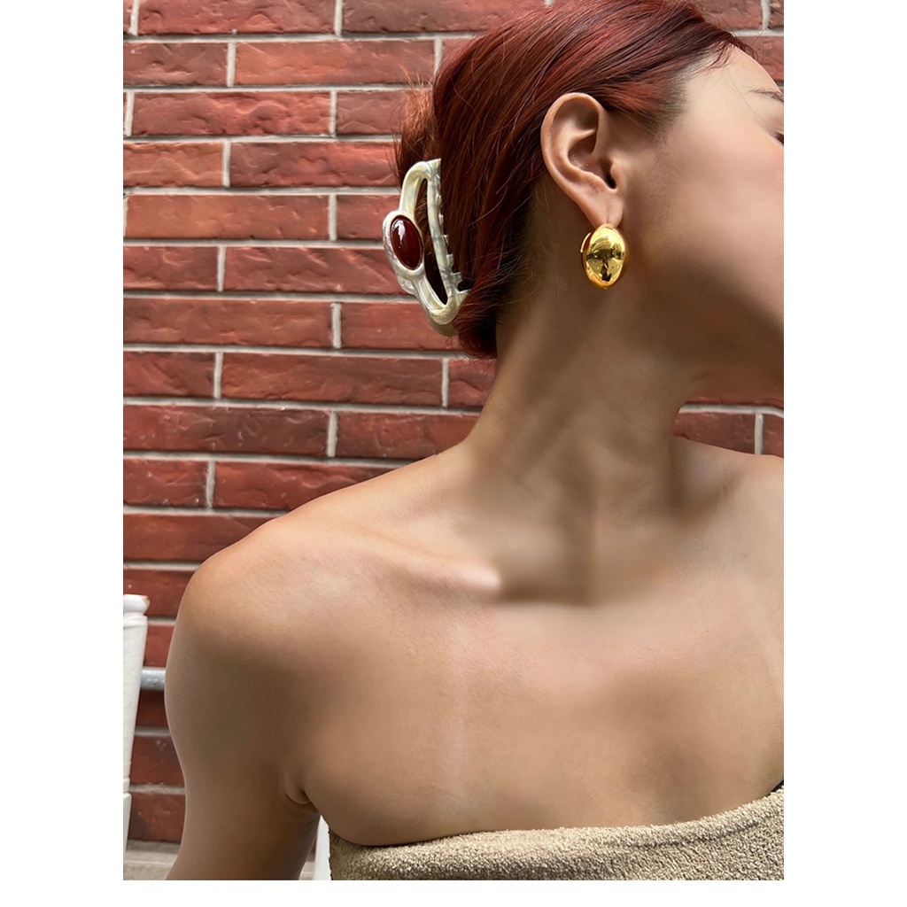 Goldkingdom Aksesoris Perhiasan Fashion Ready Stock French Retro Gold Eggshell Earrings Angin Dingin Sangat Sederhana Bergaya Senior Rasa Tetesan Air Logam Lingkaran Earbuckle Earrings