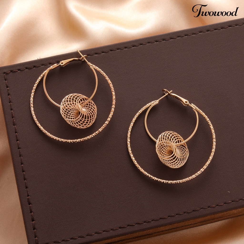 Twowood 1pasang Anting Hoop Double-layer Berlebihan Kepribadian Geometris Berongga Logam Lingkaran Anting Perhiasan Fashion