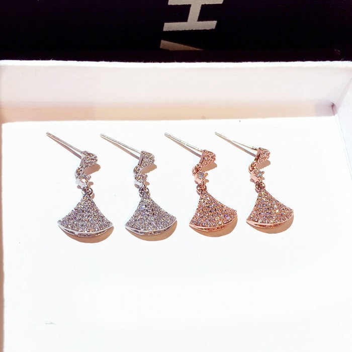 Goldkingdom Aksesoris Perhiasan Fashion Ready Stock Perak Disepuh Jarum Rok Anting Indah Flash Berlian Temperamen Joker Earrings Earrings Perempuan