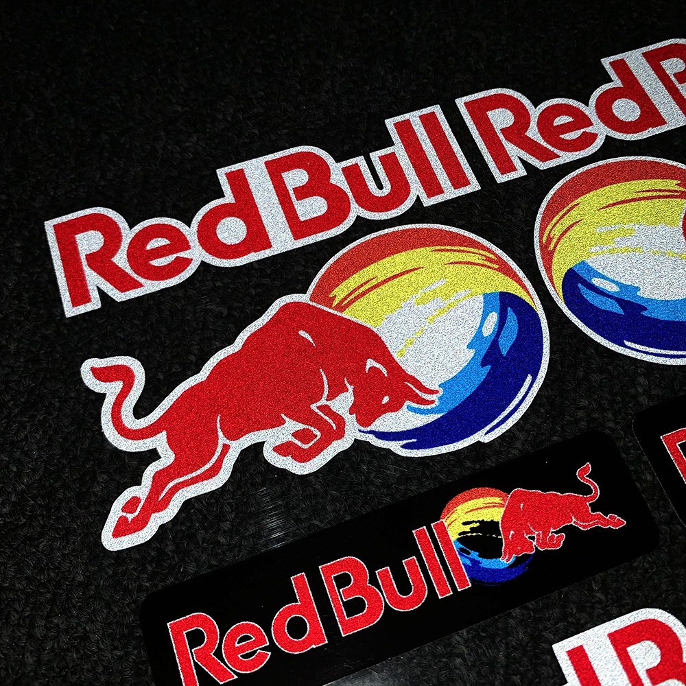 Motor Mobil Listrik Reflektif Banteng Merah Kepribadian Kreatif Stiker Helm Modifikasi Skateboard Off-road Balap Mobil Dekorasi Penutup Gores Decal