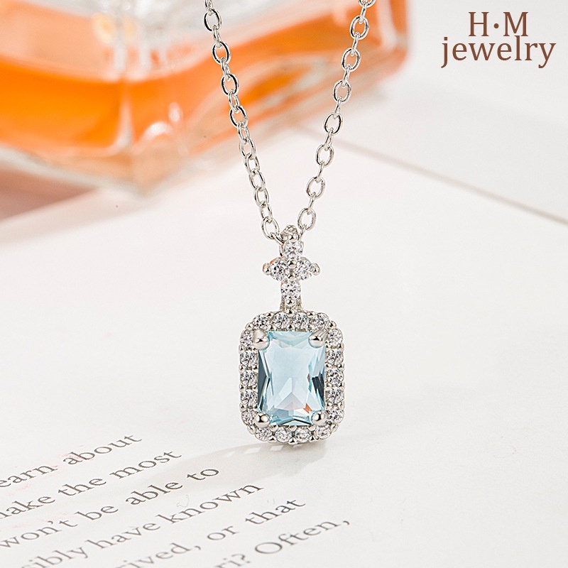 Berlian Imitasi Kalung Kristal Topaz Aquamarine Cahaya Mewah Temperamen Canggih Rasa Ornamen