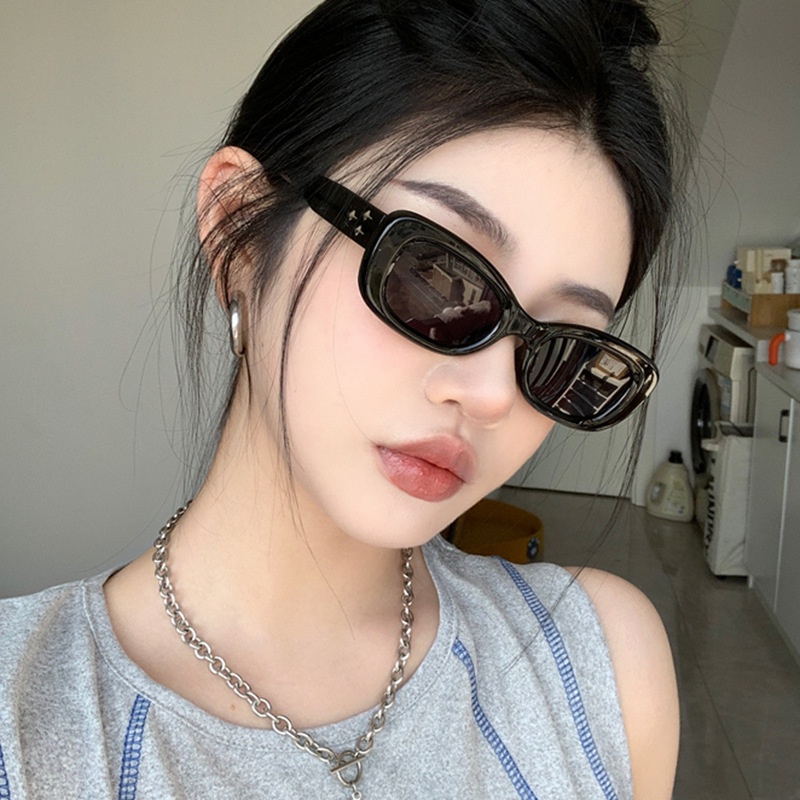 (YUZHU) Y2k Gaya Korea Fashion Bingkai Kecil Tiga Bintang Kacamata Hitam Vintage Fashion Design High End Sense Sunglasses Women