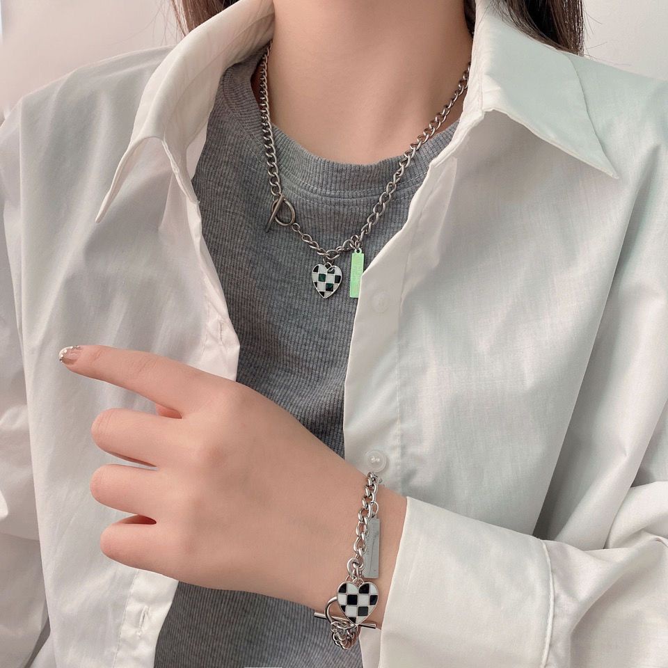 Baru Checkerboard Kalung Cinta Liontin Gelang Set Trendi Keren Panas Gadis Sweater Rantai Sweater Rantai Perubahan Suhu Kalung Wanita