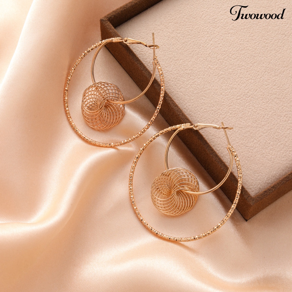 Twowood 1pasang Anting Hoop Double-layer Berlebihan Kepribadian Geometris Berongga Logam Lingkaran Anting Perhiasan Fashion