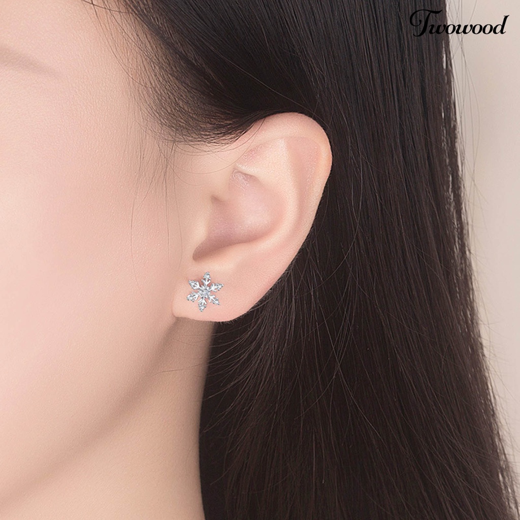 Twowood 1pasang Ear Studs Elegan Geometris Berlian Imitasi Mengkilap Hias Berkilau Berdandan Hadiah Natal Wanita Snowflake Stud Earrings Perhiasan Pakaian Sehari-Hari