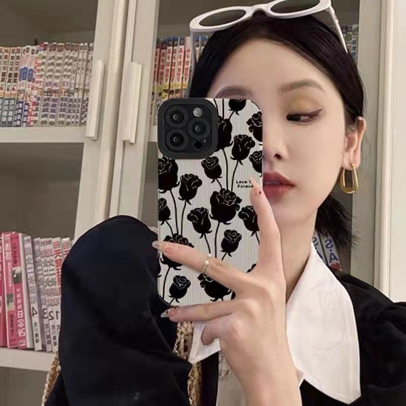 【Lamb Skin】Pretty Black Rose Flower Soft Case for IPhone 6S 7 Plus 8 Plus X XS XR XS Max 11 13 12 14 PRO Max 14 Plus 12 13 Mini Camera Protect Women's Baolongwis Casing