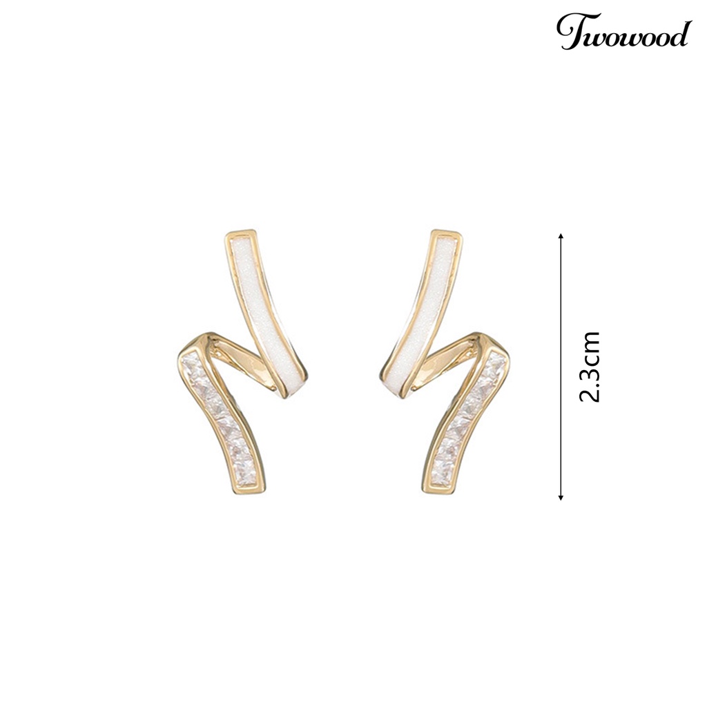 Twowood 1pasang Anting Stud Vintage Berlian Imitasi Bentuk Geometris Warna Tinggi Pengikat Tahan Aus Dekorasi Gaya Perancis Elegan Bentuk Z Wanita Earrings Aksesoris Pakaian