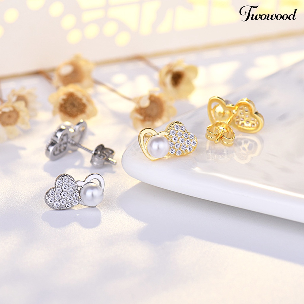 Twowood 1pasang Ear Studs Vintage Elegan Berongga Keluar Berbentuk Hati Shiny Cubic Zirconia Dress Up Hadiah Wanita Mutiara Imitasi Stud Earrings Perhiasan Pesta Untuk Pakaian Sehari-Hari