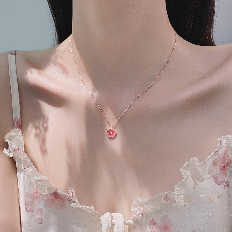 We Flower Romantic Pink Peach Blossom Pendant Necklace for Women Girls Delicated Peach Flower Necklace Summer Collarbone Chain Jewelry Accessories