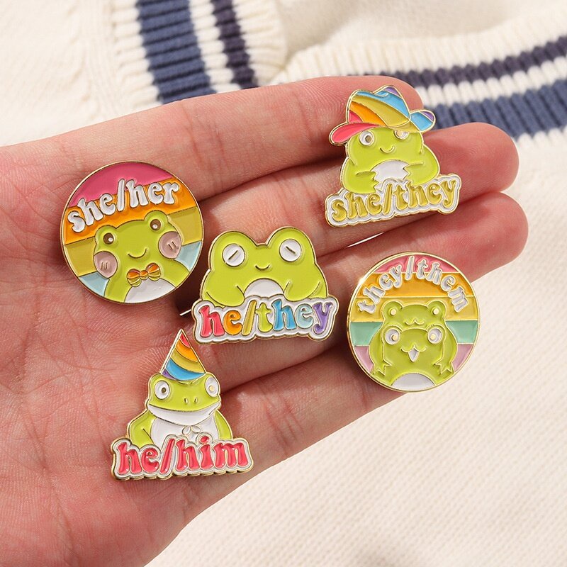 Pronounsku Enamel Pin Kartun Kucing Kupu-Kupu He Him She Her Mereka Mereka Bros Kerah Lencana Fashion Perhiasan Hadiah