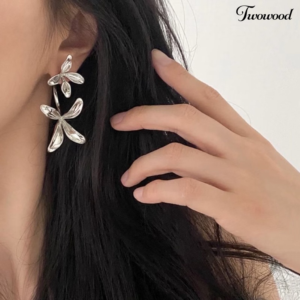 Twowood 1pasang Wanita Anting Asimetri Tiga Dimensi Bentuk Bunga Electroplating Kepribadian Menghias Kembali Gantung Wanita Gadis Geometris Stud Earrings Fashion Perhiasan