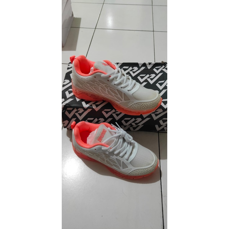 Spatu wanita  sport Keren Kualitas bagus impor size 37 putih pink