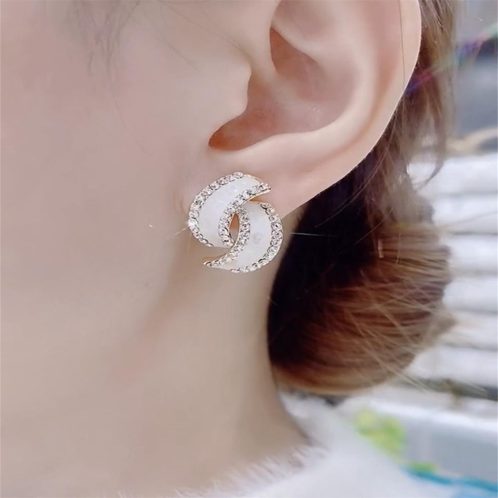 Desain Niche Indah Berlian Geometris Anting Tahun Baru Trendi Cahaya Mewah High-End Anting Gaya Keren