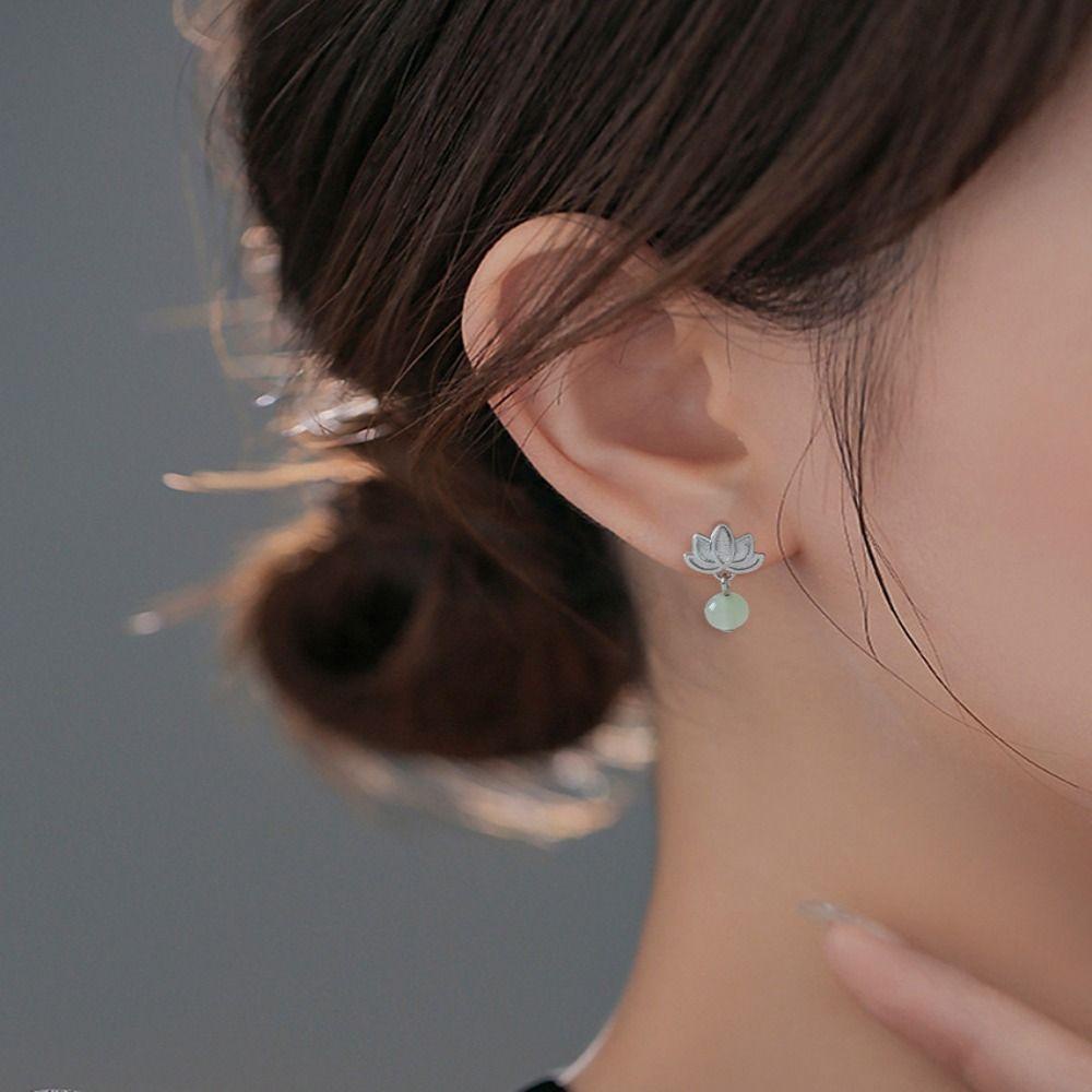 Mxbeauty Wanita Menjuntai Anting Temperamen Indah Halus Perhiasan Fashion Imitasi Hetian Giok Hanfu Ornamen Lotus Drop Earrings Stud Earrings