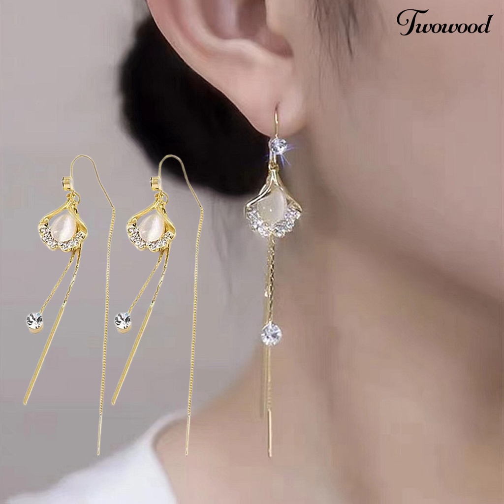 Twowood 1pasang Anting Rumbai Rumbai Bentuk Daun Berlian Imitasi Hias Bersinar Lurus Gantung Dekorasi Hypoallergenic Liontin Geometris Tindik Drop Earrings Perhiasan Aksesoris