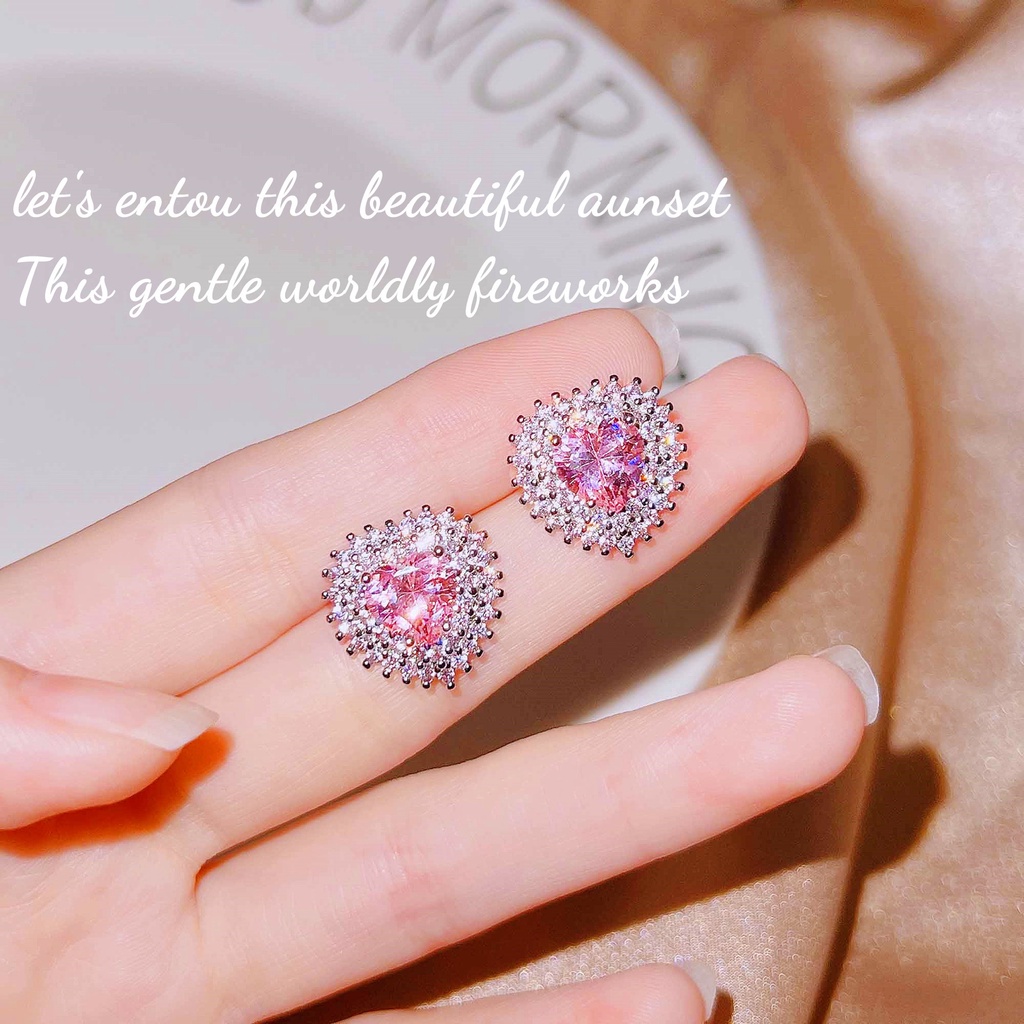 Goldkingdom Aksesoris Perhiasan Fashion Ready Stock Manis Dan Keren Ringan Mewah Angin Merah Muda Anting Hati Terang Penuh Bor Lucu Barbie Merah Muda Bor Cinta Perempuan Telinga Pejantan